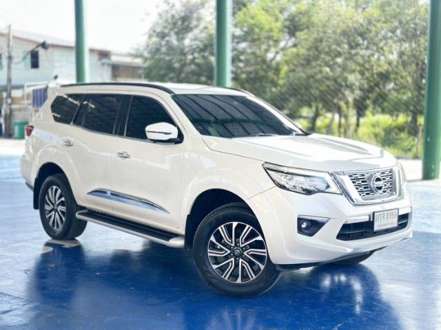 รถ Nissan Terra 2.3 VL สี ขาว