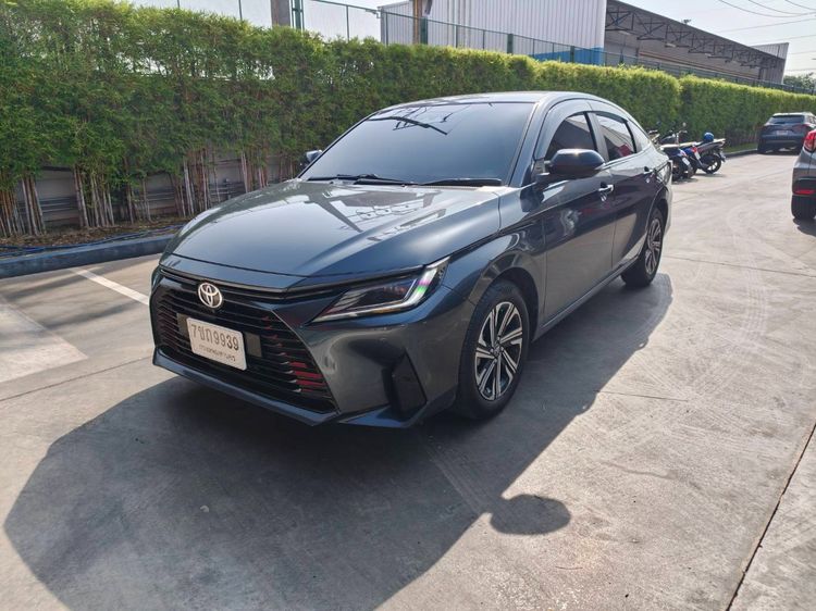 Toyota Yaris ATIV 2023 1.2 Premium Luxury Sedan เบนซิน ไม่ติดแก๊ส เกียร์อัตโนมัติ เทา รูปที่ 2