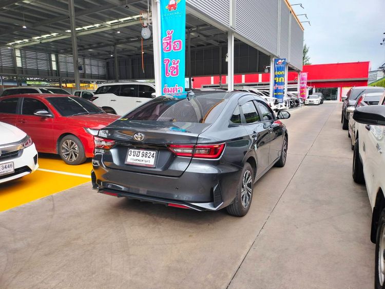 Toyota Yaris ATIV 2022 1.2 Smart Sedan เบนซิน ไม่ติดแก๊ส เกียร์อัตโนมัติ เทา รูปที่ 4