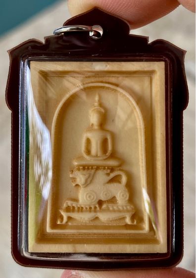 พระสมเด็จพิมพ์ขี่สิงห์หลังจารยันต์ หลวงพ่อกวย พร้อมเลี่ยมกรอบหนา
