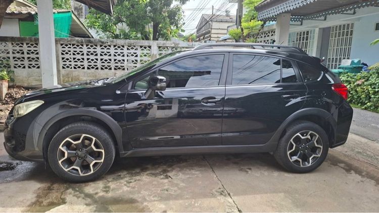 Subaru XV 2014 2.0 4WD Sedan เบนซิน ไม่ติดแก๊ส เกียร์อัตโนมัติ ดำ รูปที่ 4