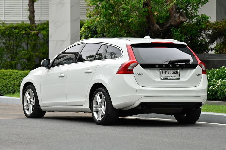 Volvo V60 2016 1.6 Drive Sedan เบนซิน ไม่ติดแก๊ส เกียร์อัตโนมัติ ขาว รูปที่ 3