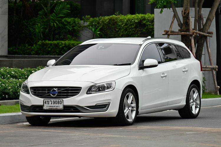 ขาย Volvo V60 T4F Minorchange เครื่องเทอร์โบรุ่นใหม่ เรือนไมล์ดิจิตอล เจ้าของดูแลดีมาก รถพร้อมใช้งาน