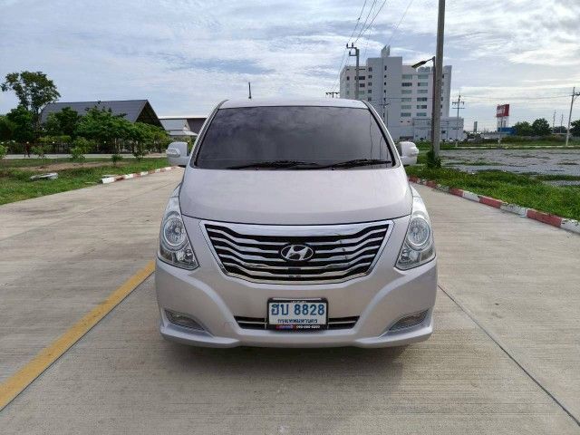 Hyundai H-1  2012 2.5 Maesto Deluxe Van ดีเซล เกียร์อัตโนมัติ บรอนซ์เงิน รูปที่ 2