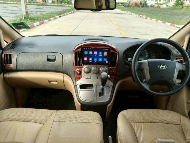 รถ Hyundai H-1  2.5 Maesto Deluxe สี บรอนซ์เงิน