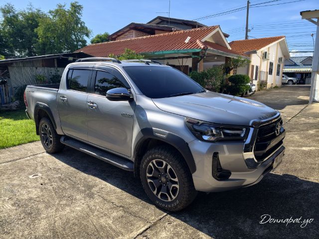 รถ Toyota Hilux Revo Double Cab 2.4 High Prerunner สี บรอนซ์เงิน
