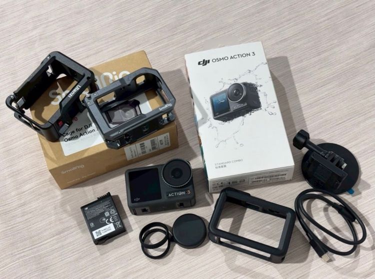 dji osmo action 3 standard combo สภาพโดยรวมยังดีมากค่ะใช้งานปกติใช้ได้ยาวเลยรายละเอียดมีให้ตามชุดเลยค่ะ