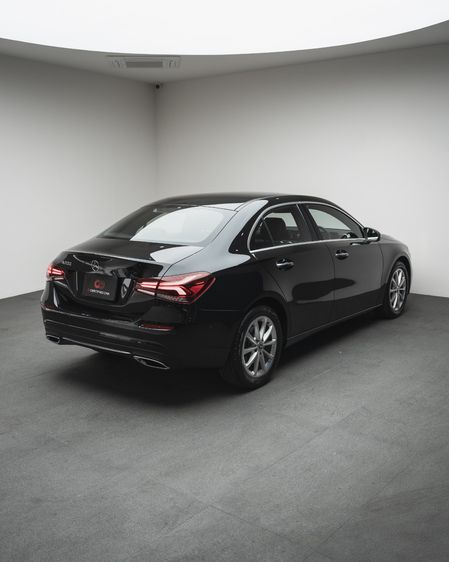 Mercedes-Benz A-Class 2021 A200 Sedan เบนซิน ไม่ติดแก๊ส เกียร์อัตโนมัติ ดำ รูปที่ 3