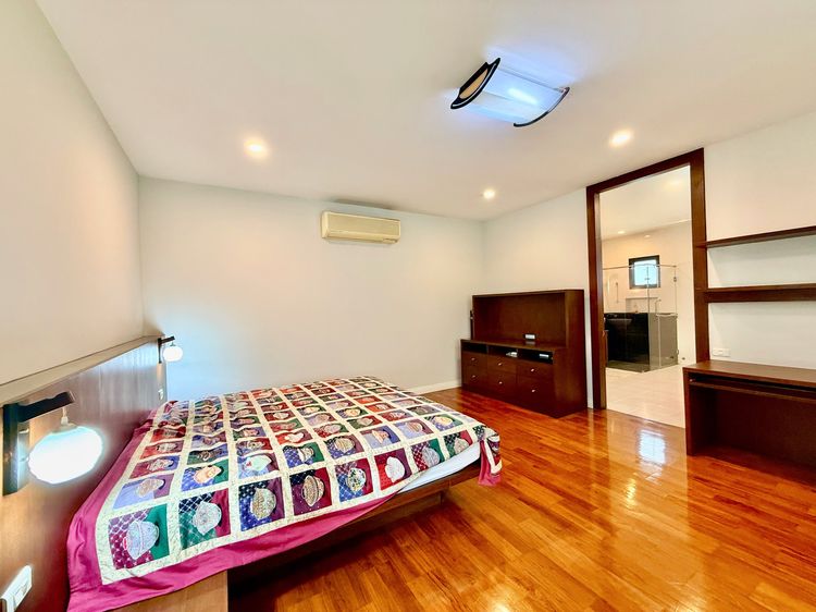 ตกแต่งครบ ขายบ้านเดี่ยวหลังใหญ่ 243 ตร.วา หมู่บ้านปัญญาอินทรา P1 พื้นที่ใช้สอย 560 ตร.ม.  ทิศใต้ ฮวงจุ้ยเศรษฐี  มีบ่อปลาคาร์ฟและสวนสวยหลังบ้าน รูปที่ 4