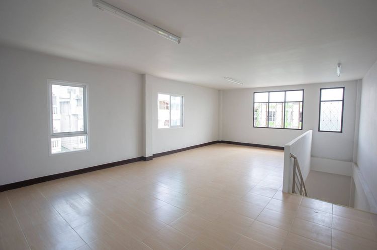 ขายอาคารพาณิชย์ 3 ชั้น 2 ห้องนอน 2 ห้องน้ำ หน้าวัดนครสวรรค์ รูปที่ 4
