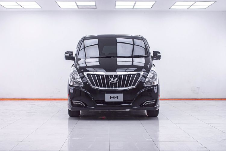 Hyundai H-1  2018 2.5 Deluxe Utility-car ดีเซล ไม่ติดแก๊ส เกียร์อัตโนมัติ ดำ รูปที่ 4