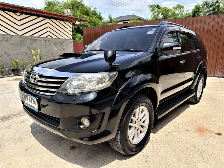 รถ Toyota Fortuner 3.0 V 4WD สี ดำ