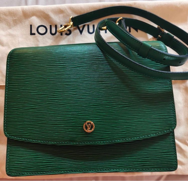 ไม่ระบุ หนังแท้ Louis Vuitton LV epi เขียวเจิดจรัส 