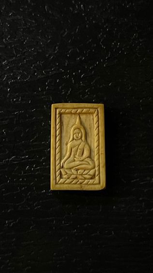 พระพุทธหลังปลาตะเพียน