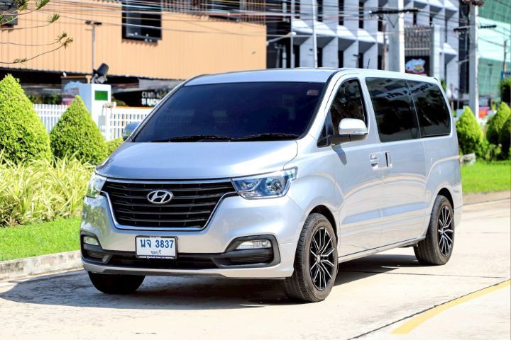 Hyundai H-1  2019 2.5 Maesto Touring Van ดีเซล ไม่ติดแก๊ส เกียร์อัตโนมัติ บรอนซ์เงิน รูปที่ 2