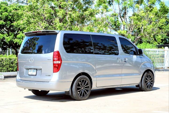 Hyundai H-1  2019 2.5 Maesto Touring Van ดีเซล ไม่ติดแก๊ส เกียร์อัตโนมัติ บรอนซ์เงิน รูปที่ 4