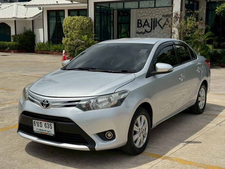 รถ Toyota Vios 1.5 E Ivory สี บรอนซ์เงิน