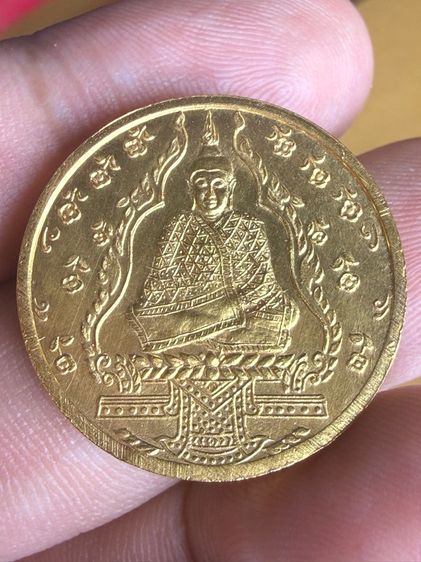 เหรียญพระแก้วมรกต ฤดูหนาว เนื้ออัลปาก้าขัดเงา วัดพระศรีรัตนศาสดาราม ไม่ผ่านใช้ 