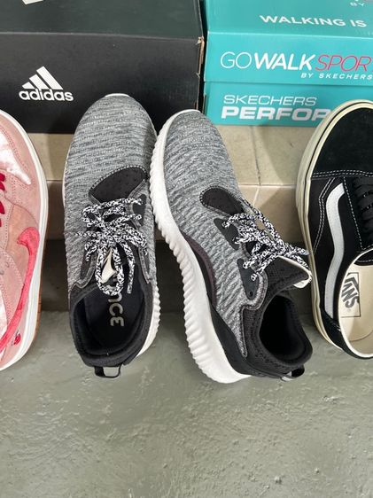 รองเท้า Adidas รูปที่ 2