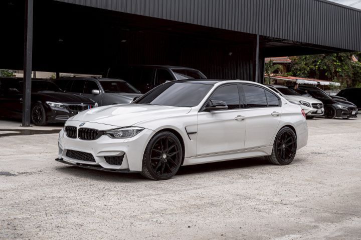 รถ BMW Series 3 330e สี ขาว