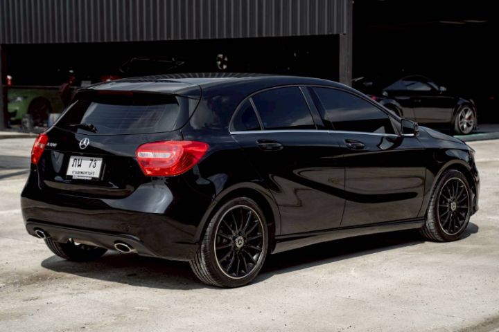 Mercedes-Benz A-Class 2015 A180 Sedan เบนซิน เกียร์อัตโนมัติ ดำ รูปที่ 4