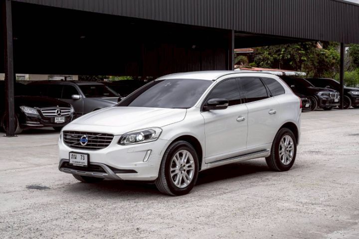 รถ Volvo XC60 2.0 D4 สี ขาว