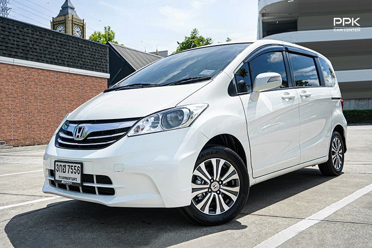 รถ Honda Freed 1.5 EL สี ขาว