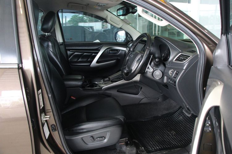 Mitsubishi Pajero Sport 2017 2.4 GT Premium Utility-car ดีเซล ไม่ติดแก๊ส เกียร์อัตโนมัติ น้ำตาล รูปที่ 3