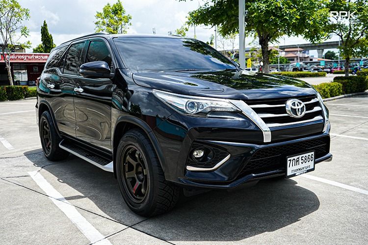 Toyota Fortuner 2018 2.8 V TRD Sportivo Utility-car ดีเซล ไม่ติดแก๊ส เกียร์อัตโนมัติ ดำ รูปที่ 3