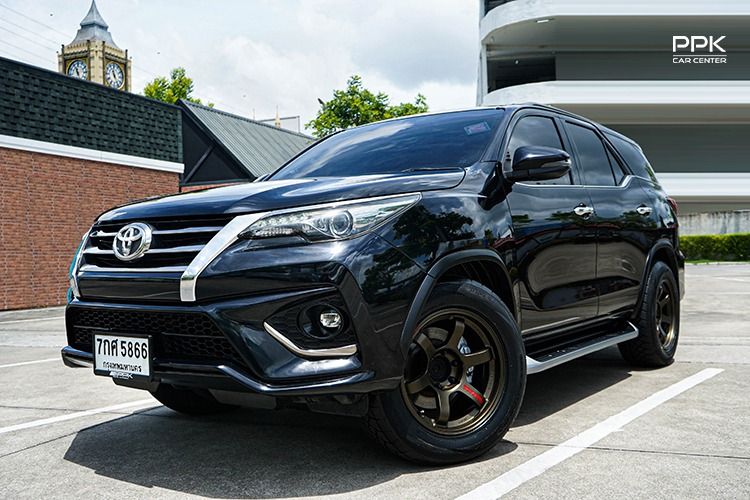 Toyota Fortuner 2018 2.8 V TRD Sportivo Utility-car ดีเซล ไม่ติดแก๊ส เกียร์อัตโนมัติ ดำ