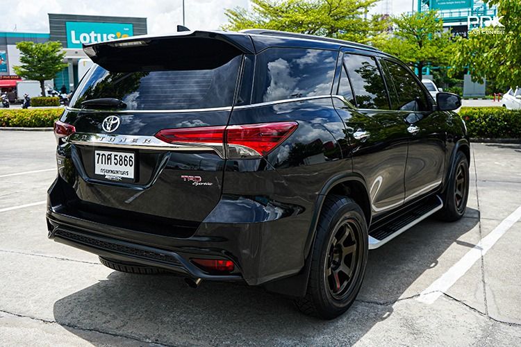 Toyota Fortuner 2018 2.8 V TRD Sportivo Utility-car ดีเซล ไม่ติดแก๊ส เกียร์อัตโนมัติ ดำ รูปที่ 4