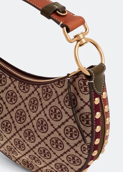 TORY BURCH T MONOGRAM JACQUARD STUDDED MINI CRESCENT BAG รูปที่ 4