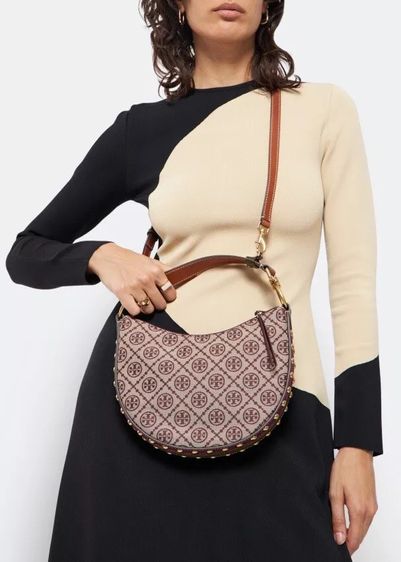 TORY BURCH T MONOGRAM JACQUARD STUDDED MINI CRESCENT BAG รูปที่ 8