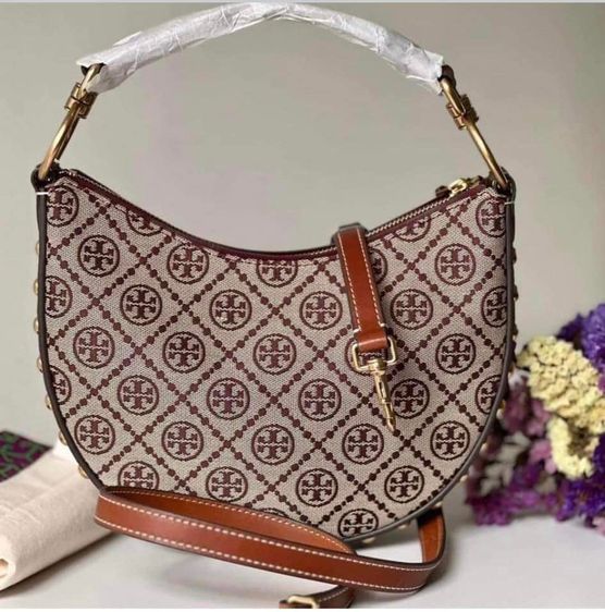 TORY BURCH T MONOGRAM JACQUARD STUDDED MINI CRESCENT BAG รูปที่ 2