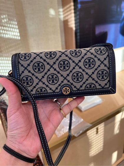 Tory Burch T Monogram Jacquard Wallet Crossbody สี Navy Blue รูปที่ 3