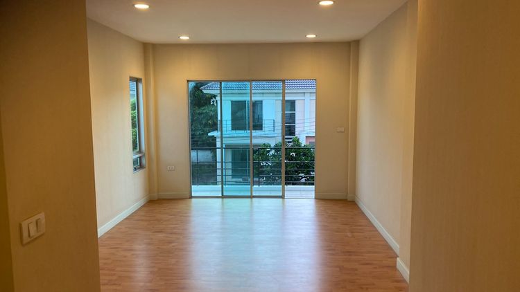SC ASSET ไม่มี 2020 บ้านเดี่ยว 2 ชั้น ขนาด 62.8 ต.ร.ว ถนนรามอินทรา (ติดร้านอาหารจันทร์เพ็ญ)ใกล้ห้างแฟชั่นไอส์แลนด์ มีรถไฟสายชมพูผ่าน บ้านใหม่ไม่เคยเข้าอยู่ รูปที่ 3