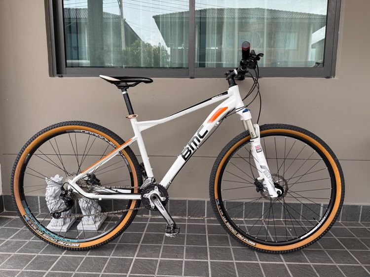 จักรยานเสือภูเขา BMC ล้อ 29 ชุดเกียร์ shimano 10x2 สปีด size M สภาพดีสีสวย ปั่นสบายๆ เจ้าของขายเองพร้อมปั่น 