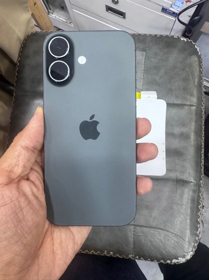 ขาย iPhone 17 256g สีดำครบกล่อง หมดประกัน 3-06-70  รอบชาร์จ0 นัดรับกทม ราคา 26900 บาท