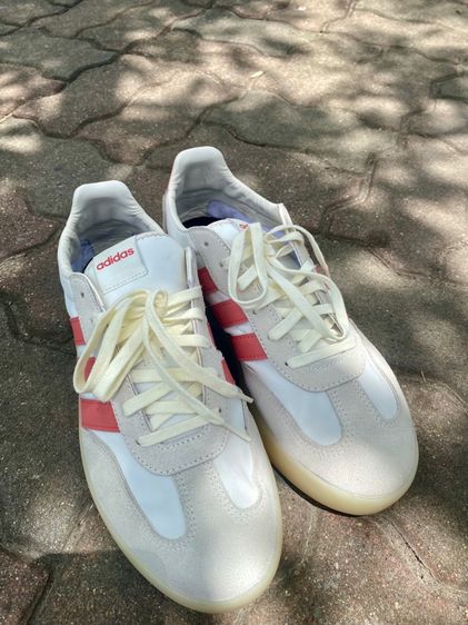 รองเท้า addidas