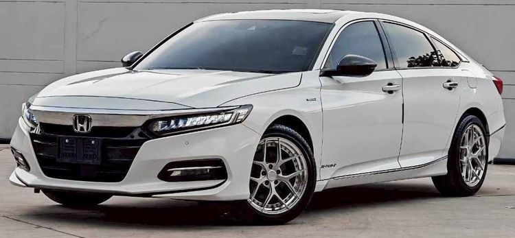 รถ Honda Accord 2.0 Hybrid Tech สี ขาว