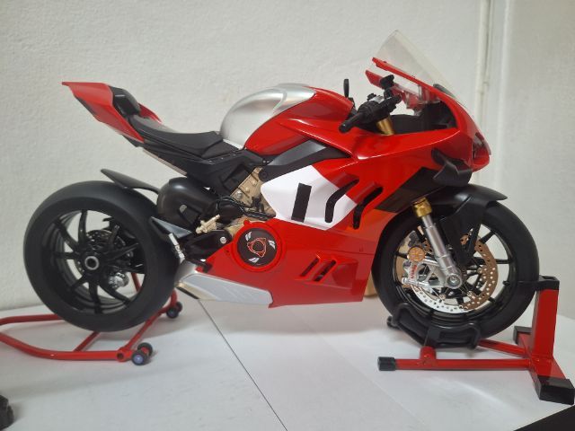 โมเดลรถมอเตอร์ไซด์ ดูคาติ V4R  ขนาด 1:6 รูปที่ 3