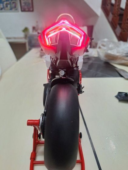 โมเดลรถมอเตอร์ไซด์ ดูคาติ V4R  ขนาด 1:6 รูปที่ 6