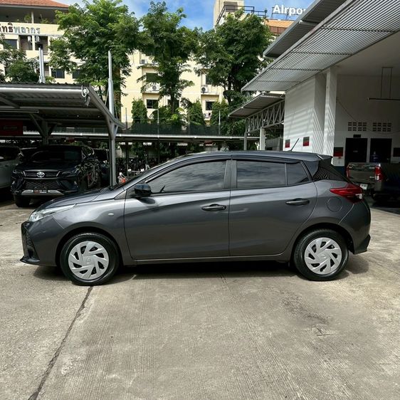 Toyota Yaris 2022 1.2 Entry Sedan เบนซิน ไม่ติดแก๊ส เกียร์อัตโนมัติ เทา รูปที่ 4