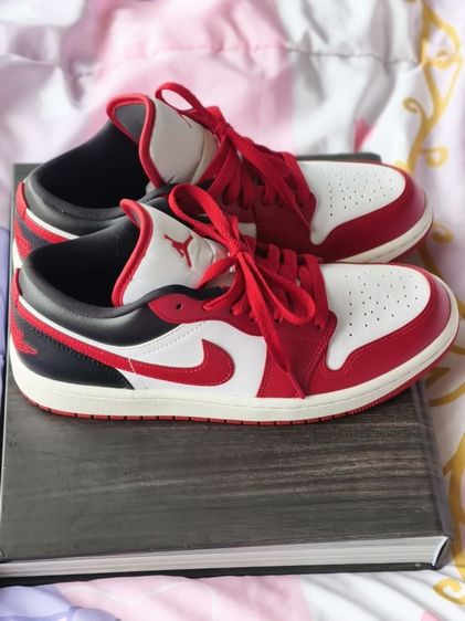 รองเท้าผ้าใบ แดง ผ้าใบ UK 7 | EU 40 2/3 | US 8.5 Nike Jordan 1 Low Reverse Black Toe (Women's) มือสอง