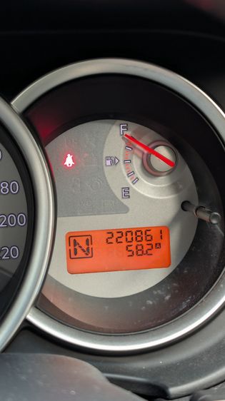 Nissan Tiida 2010 1.8 G Sedan เบนซิน ไม่ติดแก๊ส เกียร์อัตโนมัติ บรอนซ์เงิน รูปที่ 3