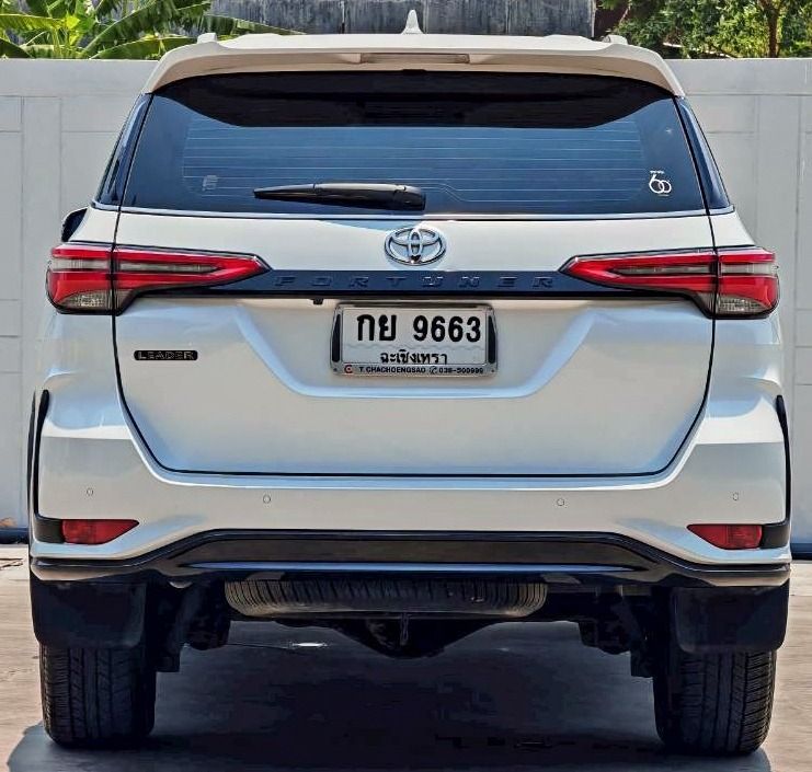 Toyota Fortuner 2023 2.4 Leader G Utility-car ดีเซล ไม่ติดแก๊ส เกียร์อัตโนมัติ ขาว รูปที่ 4