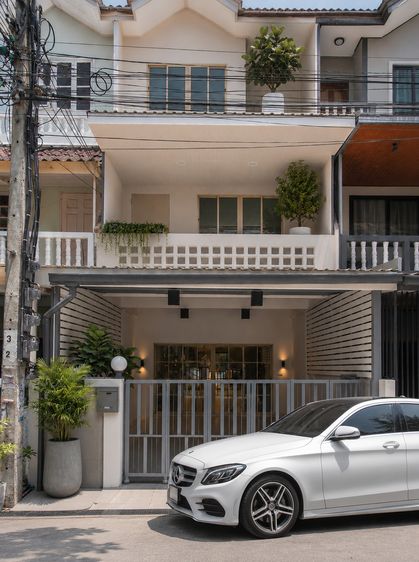 มีบางส่วน เจ้าของขายเอง บ้านรีโนเวทใหม่ทั้งหลัง หมู่บ้านสินทวี 8 พระราม 2 พร้อมอยู่ ราคา 3.69 ล้านบาท 