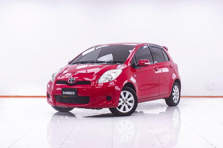 รถ Toyota Yaris 1.5 E สี แดง