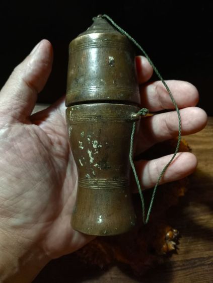 เต้าปูนเนื้อทองเหลืองเก่าโบราณอายุเป็นร้อยปีขนาดใหญ่หายาก