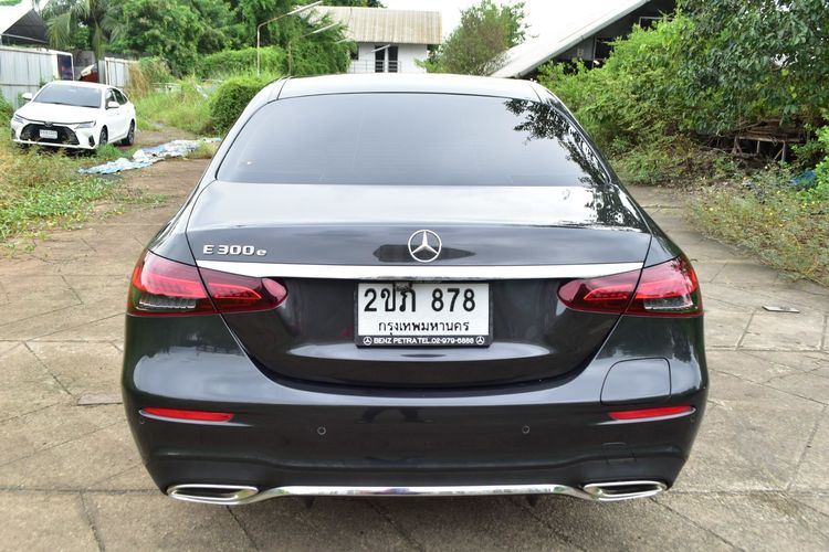 Mercedes-Benz E-Class 2021 E300 Sedan ไฮบริด ไม่ติดแก๊ส เกียร์อัตโนมัติ ดำ รูปที่ 4
